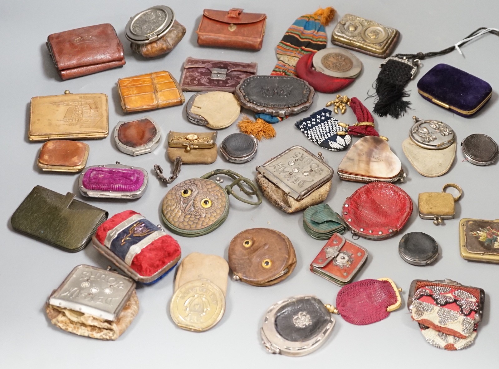 Mixed collection of mainly 19th century leather purses of various sizes and shapes, including two novelty ‘owl’ purses, a horse shoe shaped silver framed purse, cut steel purses, approx 39 in total